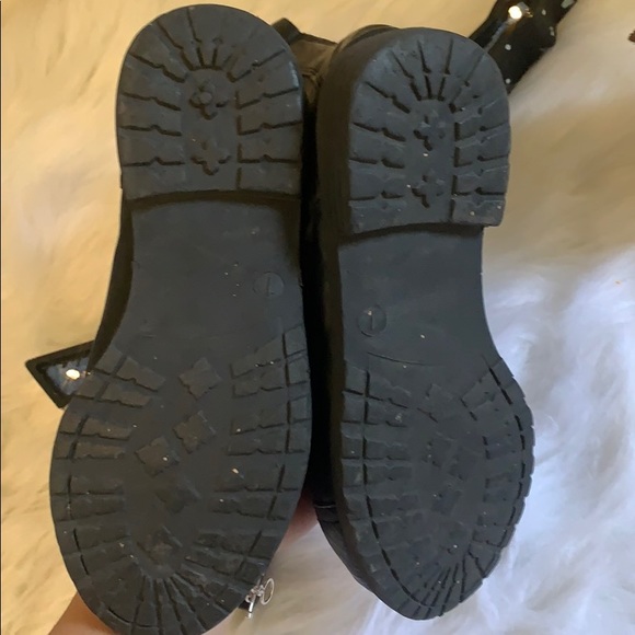 Black boots lace up flowers 🌺 embroidered - Picture 3 of 3